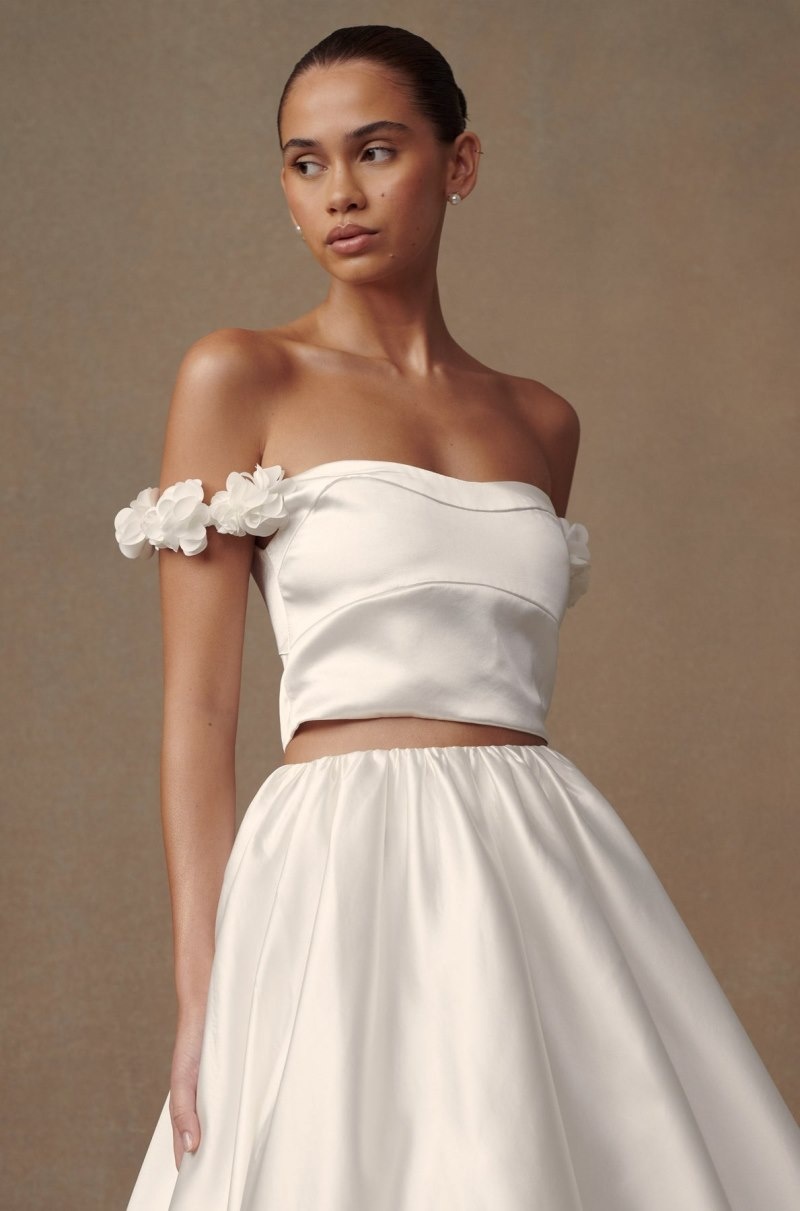 Meshki Karrie Cropped Satin Rose Bodice レディース 結婚式のドレス 白 日本 | W1V-6389