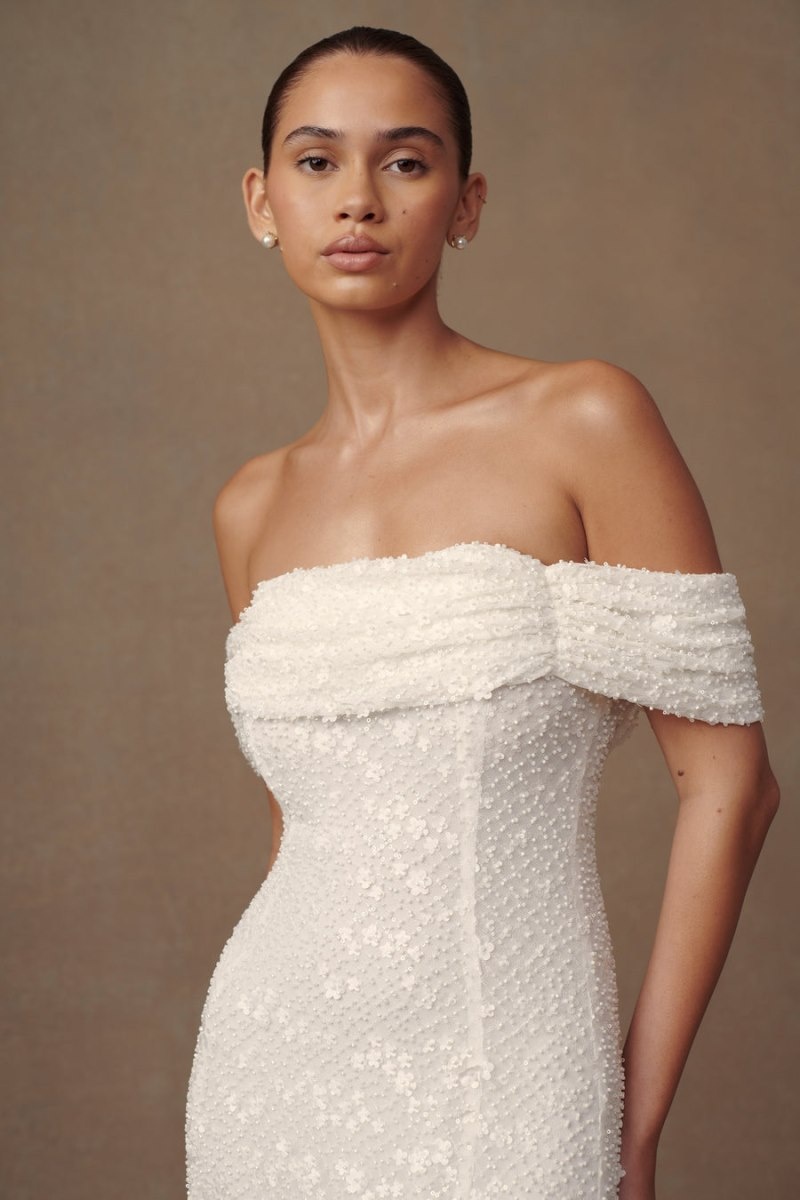 Meshki Priyanka Daisy Beaded Off Shoulder Wedding Gown レディース 結婚式のドレス 白 日本 | M2S-7597